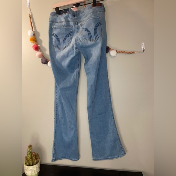 Hollister Low Rise Boot Cut Jeans  size 9S  W29 L30 NWT - Picture 2 of 4